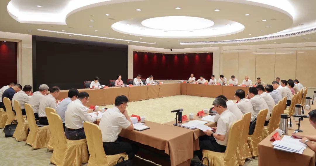 市委政法委员会第五次全体会议召开